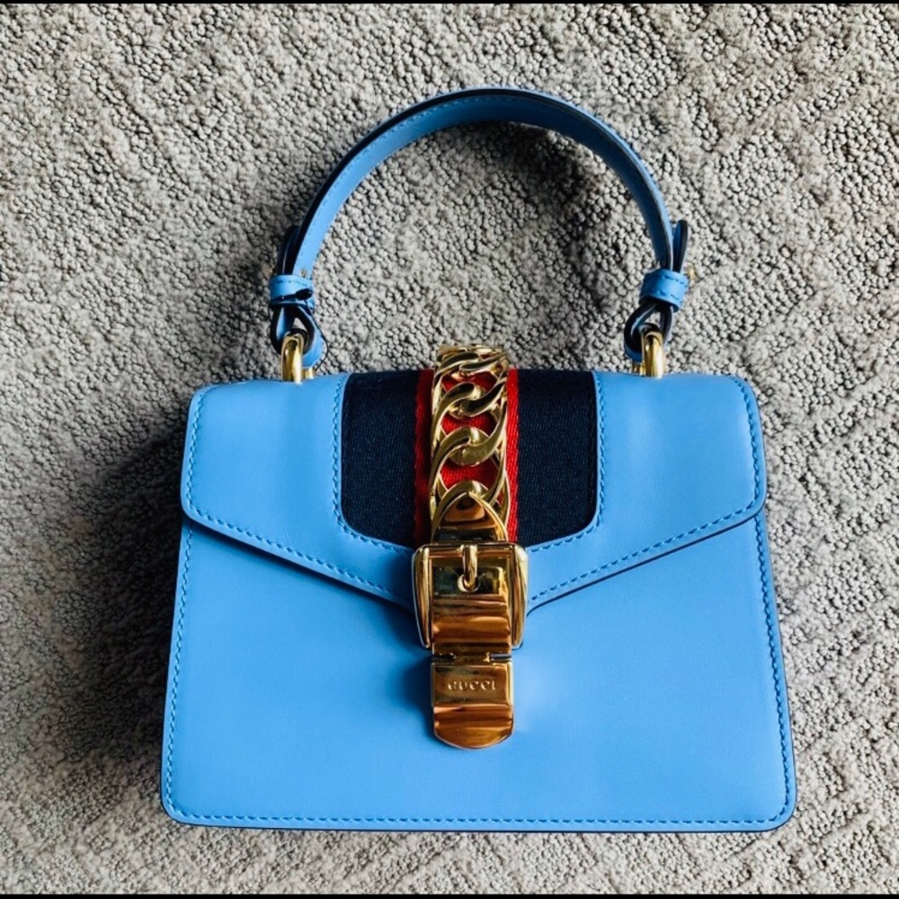 New  & Authentic Gucci Sylvie leather mini bag 👜